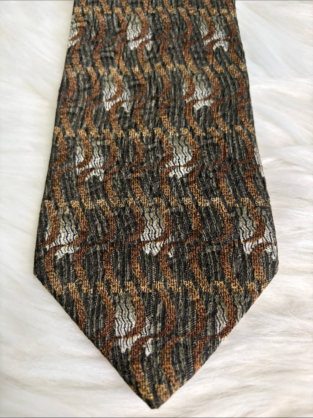 Textured Wave-Pattern Men's Tie in Brown, Black & Cream 100% Silk